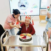 附近的老人护理院地址及电话